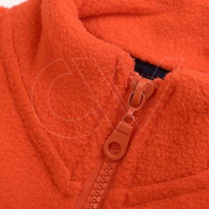 Gilet sans manches personnalisé en polaire respirante polyester/coton pour homme, avec fermeture éclair avant et broderie, idéal pour la gym et les activités sportives. - Product Image 4