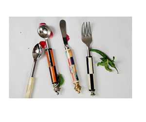 Cuillère de service en acier inoxydable avec poignée en nacre - Product Image 5