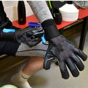 Nouveaux gants de gardien de but de football de haute qualité Concevez votre propre combat Porter des gants de gardien de but de football - Product Image 5