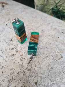 Pendientes Únicos de Resina y Madera para Mujer, Joyería Artesanal, Accesorios Coloridos y Modernos - Product Image 3