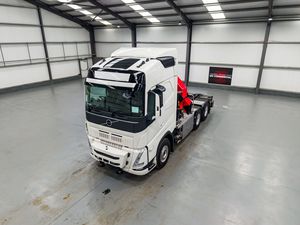 Camión Usado en Perfecto Estado 6x4 FH 540 con Motor Cummins >450HP, Transmisión Automática, Cámara Trasera de 360°, Listo para Envío - Product Image 4