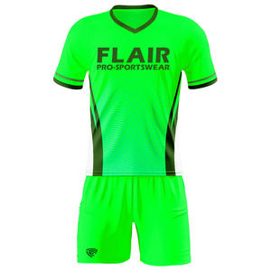 Kits de football rétro conçus sur mesure Uniformes de maillot de football pour enfants de haute qualité pour hommes - Product Image 3