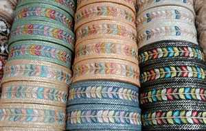 ริบบิ้นผ้าโปร่งบางซาตินเป็นมิตรกับสิ่งแวดล้อมสำหรับเสื้อผ้าตัวเลือกหลากสีงานปักลวดลายใบไม้ขอบงานตามสั่ง - Product Image 2