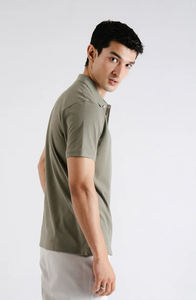 Service de personnalisation pour hommes Vente en gros de polos avec broderie de boutons LOGO pour hommes fabriqués par Huzaifa Products - Product Image 5