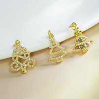 Charmes de Noël en forme de flocon de neige, bonhomme de neige, sapin de Noël, élan, zircon en laiton, plaqué or, émail, pendentifs de Noël pour la fabrication de colliers et de bracelets