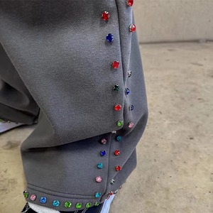 Ensemble de survêtement pour homme personnalisé OEM avec strass, impression numérique, broderie, lavage, coupe évasée, empilé, survêtement d'hiver respirant - Product Image 3