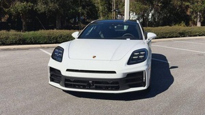 Nouvelle Porsche Pana-mera 2025 Voiture très propre et sans accident - Product Image 2