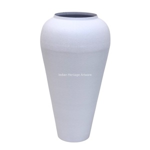 แจกันเหล็กสีขาวลายแตกสไตล์โมเดิร์น ดีไซน์ร่วมสมัย ยี่ห้อ IHA ผลิตในอินเดีย เหมาะสำหรับงานแต่งงาน ตกแต่งบ้าน วางบนโต๊ะ ขายส่ง - Product Image 1