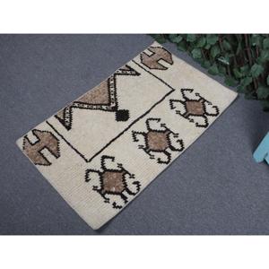 Tapis turc vintage en laine, 1,9 x 3,1 pieds, petit format, patchwork blanc écologique avec envers en latex - Product Image 2