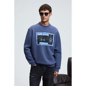 Sudadera <span class=keywords><strong>LUCIAN</strong></span> para Hombre, Corte Regular, Cuello Redondo, con Estampado en el Pecho y la Espalda - Product Image 3