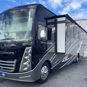 Vendedor Verificado de Autocaravana Usada T-h-o-r C-h-a-l-l-e-n-g-e-r 36FA 2023 Lista para Viajar - Product Image 1
