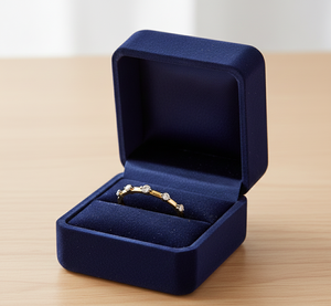 Elegante Anillo de Oro con Múltiples Piedras, Delicado Regalo de Aniversario para Mujer - Product Image 5