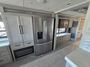 2023 2024 2025 Vente en gros de camping-cars Fleetwood Bounder Classe A Premium, camping-cars à une chambre pour 4-6 passagers, meilleures offres, économisez gros - Product Image 3