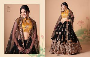 Elegante tela Chinon Lehenga Choli para fiesta con Zari hecho a mano y detalles de lentejuelas disponible al mejor precio - Product Image 4