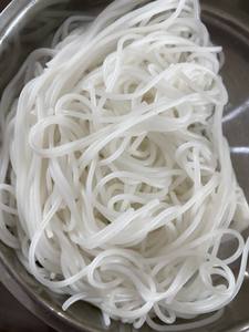 Nouilles de riz séchées vietnamiennes traditionnelles de la meilleure qualité, best-seller, sans gluten, saines et parfaites pour la cuisine quotidienne - Product Image 3