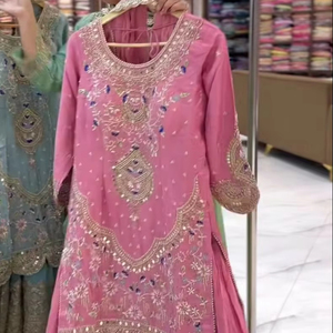 Boda étnica india Kurti Sharara Dupatta Salwar Suit Party Wear Vestido de seda de algodón con trabajo de bordado elegante de diseñador. - Product Image 1