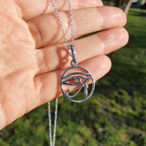 Pendentif Oeil de Ra en Moldavite à facettes 3mm Pierre précieuse spirituelle naturelle avec effet de changement de couleur Beau cadeau pour lui/elle - Product Image 4