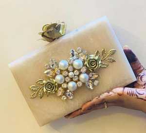 Sac de soirée en résine acrylique haut de gamme, forme coquille ovale, motif sergé, avec longues chaînes, surface miroir ambre, petit format boîte - Product Image 5