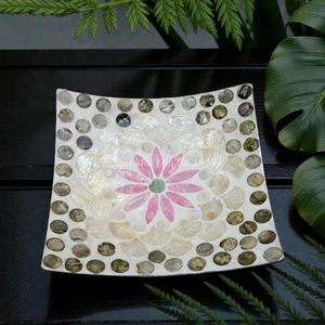 Assiette de luxe en nacre pour la décoration de la maison, la table à manger et la présentation haut de gamme de plats, en provenance du Vietnam - Product Image 1