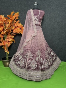 Ensemble Lehenga de mariée en filet léger de luxe avec broderie Zari à paillettes complexe pour les fêtes d'hiver et les mariages - Product Image 6