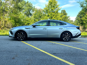 Hyundai Sonata SEL FWD 2024, Sedán Eléctrico Turbo, Llantas R18, Asientos de Cuero, Cámara Trasera, Caja de Cambios Manual/Automática, Origen EE. UU., 600+ - Product Image 3