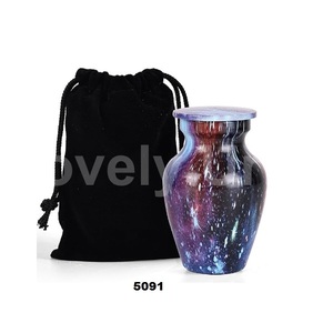 Petite urne de crémation souvenir pour cendres humaines Mini urne de crémation pour urne commémorative de jeton de cendres d'animaux de compagnie avec sac en velours - Product Image 1