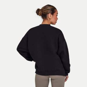 Sudadera con capucha de forro polar de 360 g para mujer, estilo urbano OEM, suave, de invierno, colores personalizados, manga larga, cuello redondo, personalizable - Product Image 4