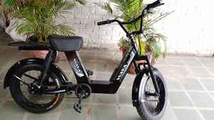 Vélo électrique à selle confortable au design moderne Waya Zulu 150 modèle de vélo hybride électrique pour un voyage fluide et efficace - Product Image 2