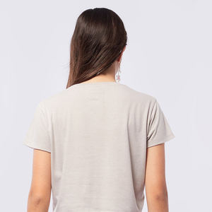 T-shirt court élégant pour femme, idéal pour l'été 2025 – Haut court uni léger, respirant et confortable - Product Image 6