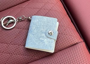 <span class=keywords><strong>Mini</strong></span> albums photo en cuir PU <span class=keywords><strong>2</strong></span> pouces porte-clés porte-photos <span class=keywords><strong>2</strong></span> pouces pochettes accessoires jolis photos cartes porte-clés pendentif - Product Image 5