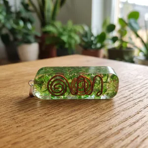 Collier pendentif en orgone de péridot naturel |   Pendentif en pierre précieuse énergétique de guérison en cristal fait main |   Orgonite Spirituelle en Gros - Product Image 3