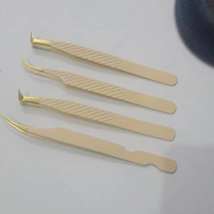 Juego de pinzas de extensión de pestañas de 90 grados de alta precisión profesional punta de fibra de gatito de acero inoxidable diseño de Hello Kitty personalizado - Product Image 6