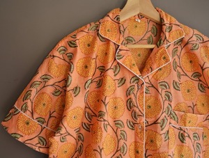 Elegante traje de noche de manga corta con estampado de algodón Ropa de dormir Conjunto de camisa y pantalón corto de verano - Product Image 4