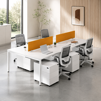 Bureau de travail ergonomique moderne en bois blanc, conception modulaire à assembler, supportant une station de travail informatique pour deux personnes, idéal pour le partage entre collègues.