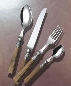 Couverts en acier inoxydable de haute qualité avec un manche en bois pour un style de salle à manger contemporain et un usage domestique quotidien - Product Image 1