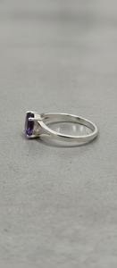 Anillo Cristiano de Plata 925 Hecho a Mano con Amatista de Corte Ovalado, Diseño Minimalista para Regalo de Boda, Compromiso o Fiesta, Piedra de Nacimiento de Febrero - Product Image 4