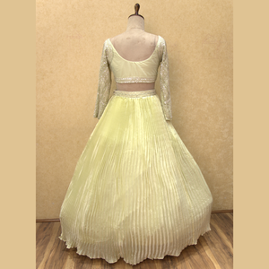 Nuevo Lehenga amarillo de manga completa con trabajo de Beats y bordado artesanal Perfecto para todas las funciones a precio mayorista India - Product Image 4