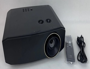 Vente rapide en gros de projecteurs laser DLP 4K JVCINGSES LX-NZ30 BLUEscent, 3330 lumens, en boîte - Product Image 1