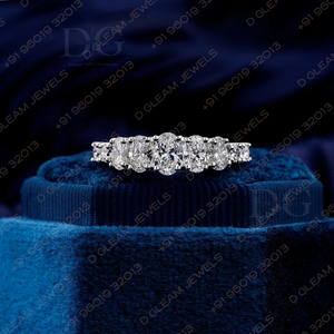 Alliance de mariage romantique en moissanite taille Asscher 2,55 TCW, bande éternelle latérale, empilable, asymétrique, certifiée IGI - Product Image 6