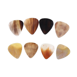 Púas de guitarra de cuerno de búfalo duraderas Diseño de agarre antideslizante hecho de material de cuerno - Product Image 6