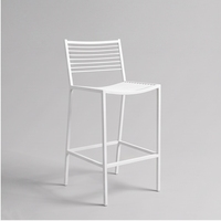Tabouret de bar moderne en métal, assise rectangulaire en mousse moulée, pieds coniques, revêtement poudré, accoudoir fixe, non pliable, minimaliste pour l'extérieur