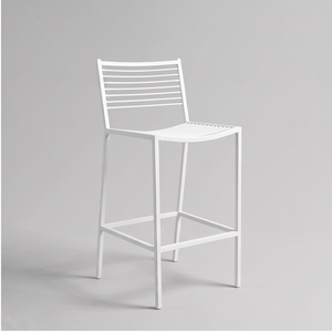 Tabouret de bar moderne en métal avec assise rectangulaire et pieds coniques, design minimaliste pour l'extérieur, mobilier commercial durable - Product Image 5