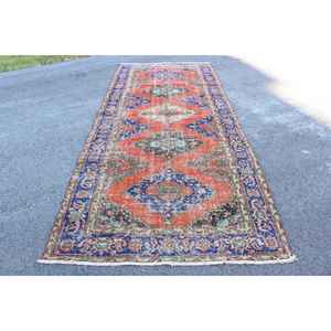 Alfombra Turca Vintage de 4.7x11.4 pies, Alfombra Grande, Alfombra de Lana con Diseño Floral Rojo y Azul - Product Image 1