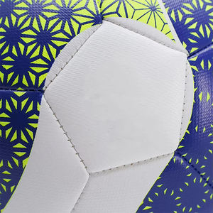 Ballon de football en cuir de haute qualité – Taille et logo personnalisés pour le sport et l'entraînement - Product Image 6