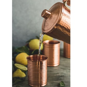 Pichet en cuivre élégant avec poignée en pierre d'agate pour des réglages de table sophistiqués - Product Image 4