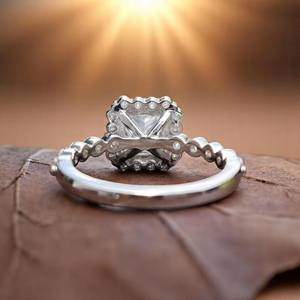 Bague de fiançailles de luxe en argent sterling 925 avec pavé de moissanite taille princesse vintage, design halo en grappe - Product Image 4