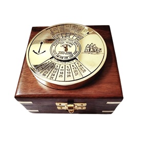 Adiba Home Decor fait à la main en laiton calendrier presse-papiers 100 ans nautique métal coulée boîte en bois pour table à usage décoratif - Product Image 1