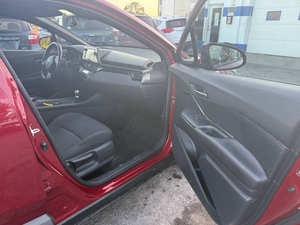 2018 T * oyota C-HR XLE d'occasion - Product Image 4