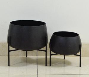 Juego de dos macetas de hierro y metal de diseño de lujo con 2 soportes de níquel y níquel negro para plantas de jardín - Product Image 4