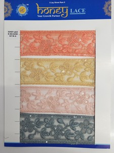 Élégante dentelle brodée florale noire avec des détails complexes, parfaite pour créer des robes de mariée sophistiquées, vêtements de soirée - Product Image 4